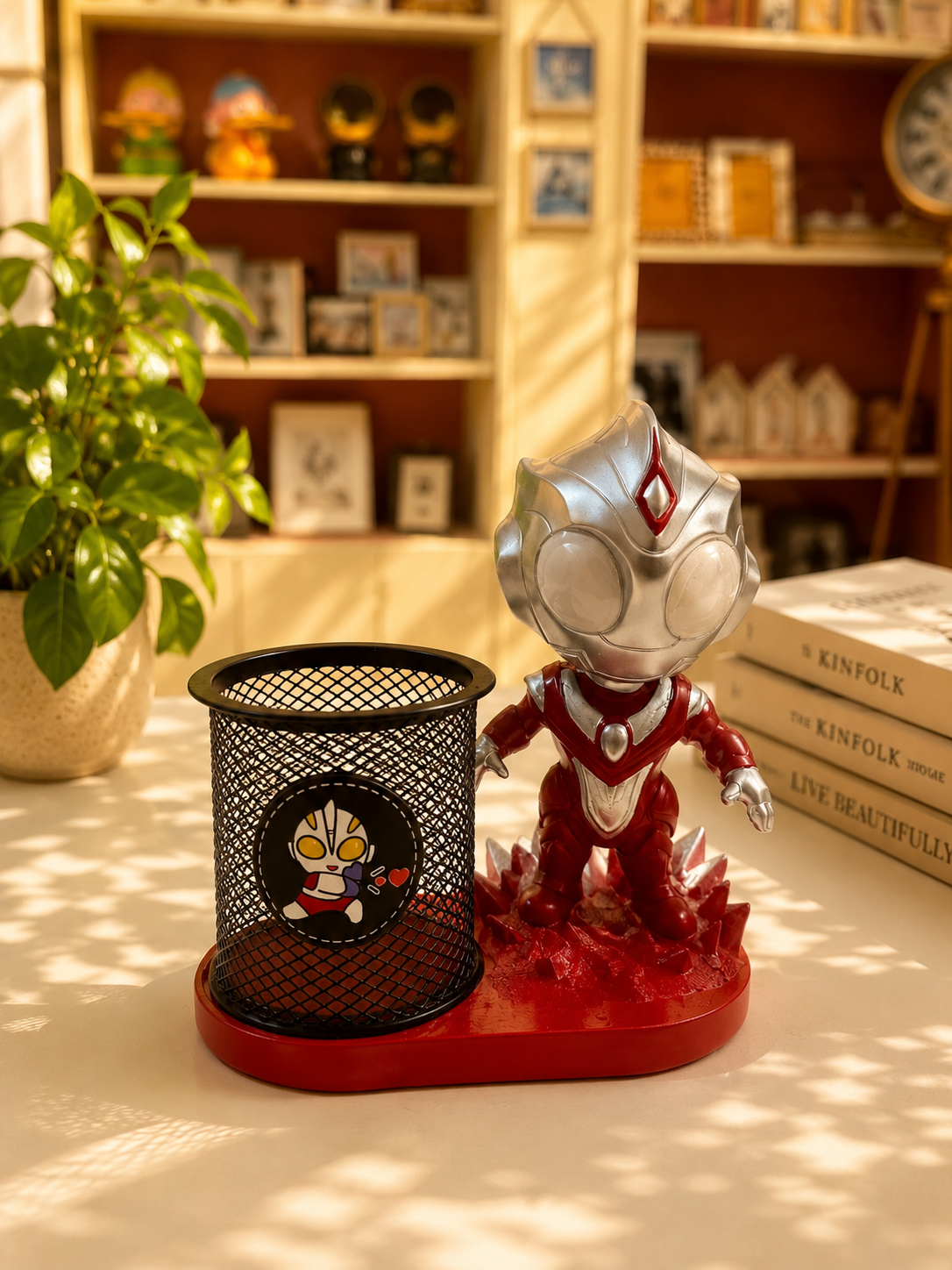 Ultraman figurine pen stand